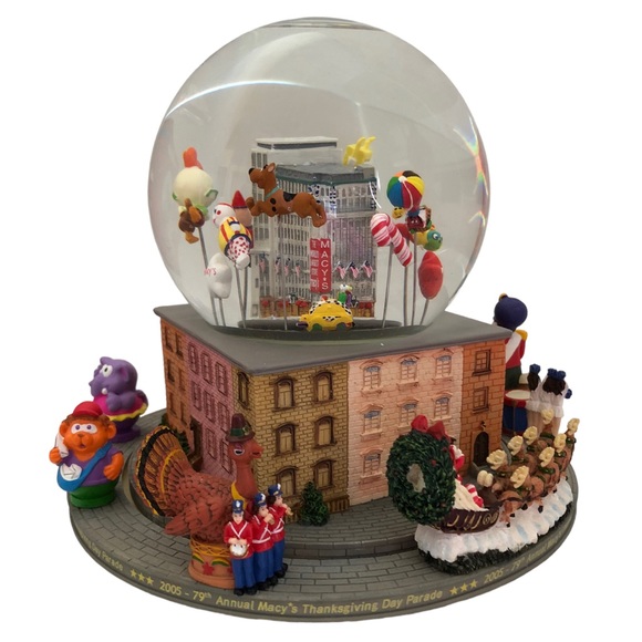 2005 Macy's Thanksgiving Day Parade Musical Snow Globe Santa Is Coming To Town - Picture 11 of 17